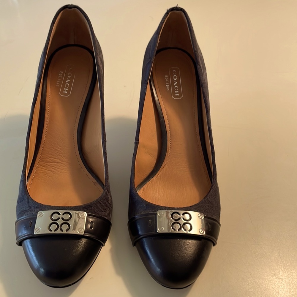Black Coach Pumps